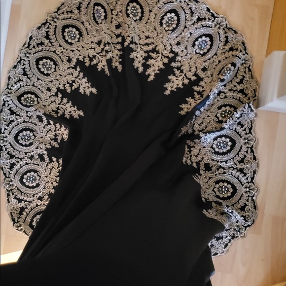 sleeveless black & gold beaded evening gown - Picture 5 of 8